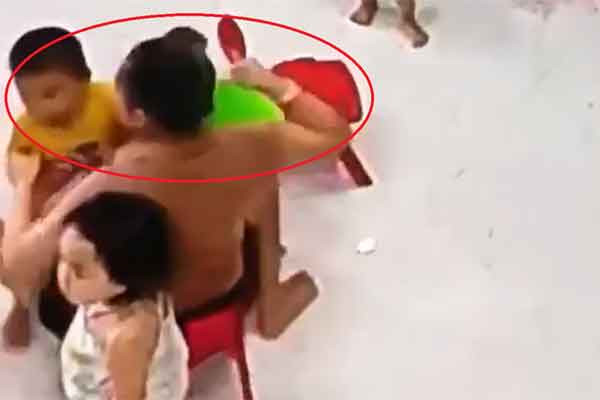 CLIP: Phản cảm cảnh nữ bảo mẫu mầm non lôi trẻ đang ngủ dậy-1