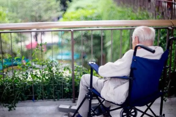 3 việc không làm ngay sau khi ăn, 4 thực phẩm tốt nhất nên tránh xa để tránh bị nhồi máu não-2