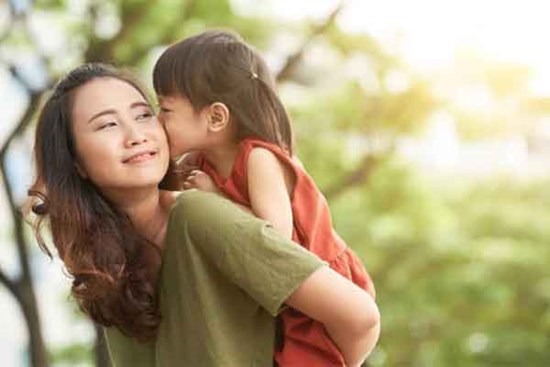 Con tôi tròn 6 tuổi, chị chồng đưa ra lời đề nghị khiến cả nhà sửng sốt