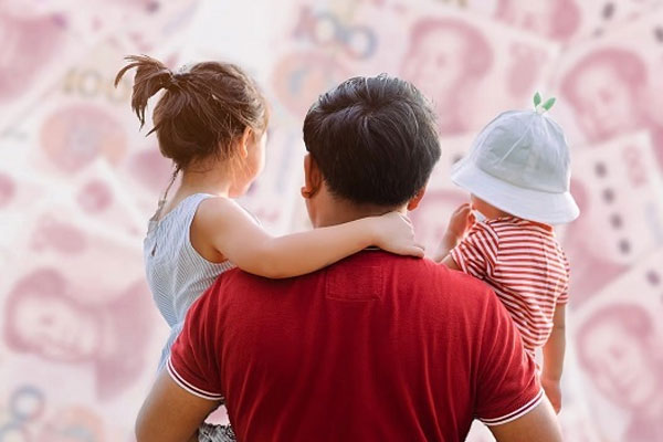 Tranh cãi vụ tòa bắt vợ bồi thường hơn 4.000 USD cho người chồng 8 năm ‘gà trống nuôi con’-1