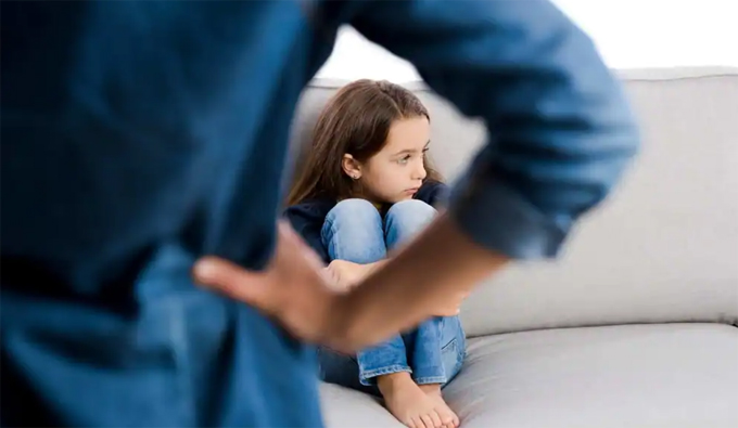 Có giận cỡ nào cha mẹ cũng tránh mắng con vào những thời điểm sau, ranh giới giữa việc nhận ra sai lầm và bất mãn cực kỳ mong manh-1