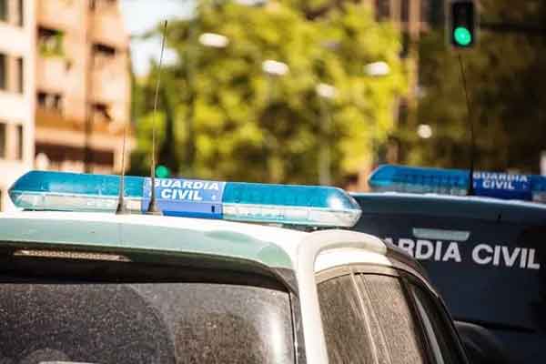 Hai nghệ sĩ bị cáo buộc hiếp dâm ở Tây Ban Nha đã về Việt Nam-1