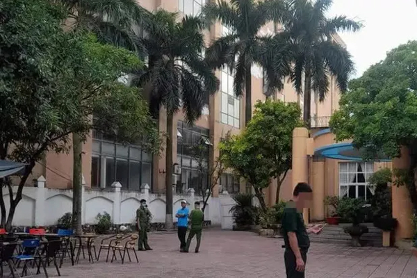 Cô gái tử vong bên cạnh bạn trai trong chung cư ở Hà Nội-1