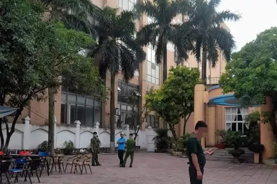 Thiếu niên 15 tuổi rơi từ tầng 26 xuống đất tử vong