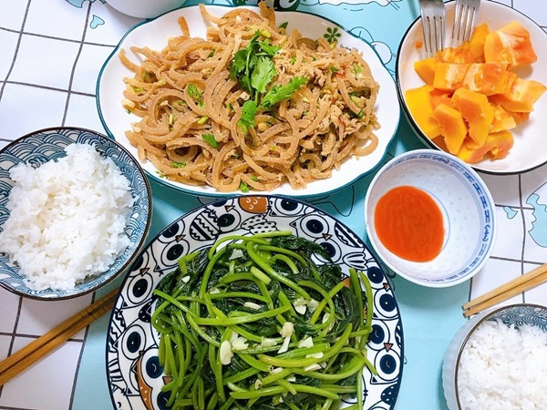 Nhớ cơm Việt, chàng trai trẻ du học Đài Loan đích thân vào bếp nấu toàn món ăn ngon, chế biến đơn giản lại siêu tiết kiệm-11