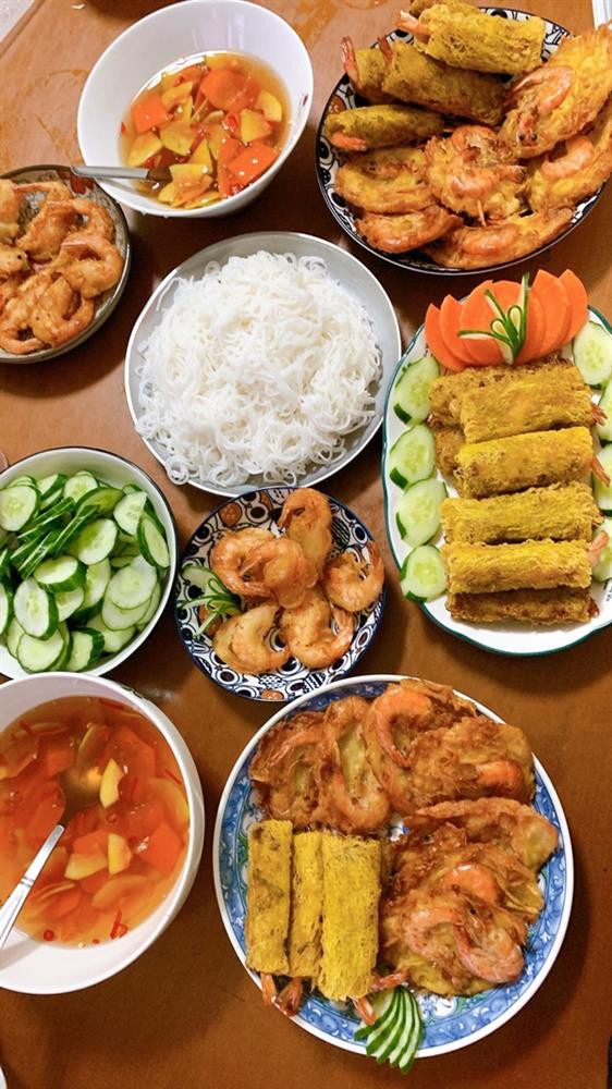 Nhớ cơm Việt, chàng trai trẻ du học Đài Loan đích thân vào bếp nấu toàn món ăn ngon, chế biến đơn giản lại siêu tiết kiệm-15