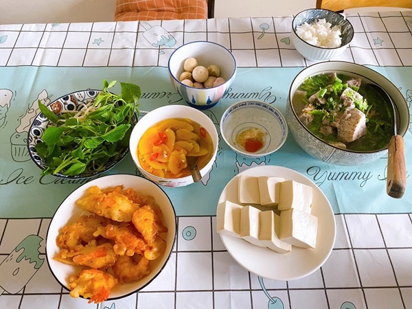 Nhớ cơm Việt, chàng trai trẻ du học Đài Loan đích thân vào bếp nấu toàn món ăn ngon, chế biến đơn giản lại siêu tiết kiệm-16