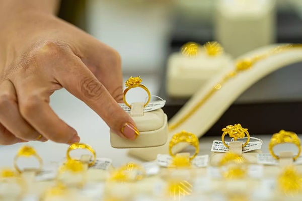 Giá vàng hôm nay 8/8: Áp lực nặng nề, vàng vẫn khó vượt mốc 1.800 USD/ounce-2