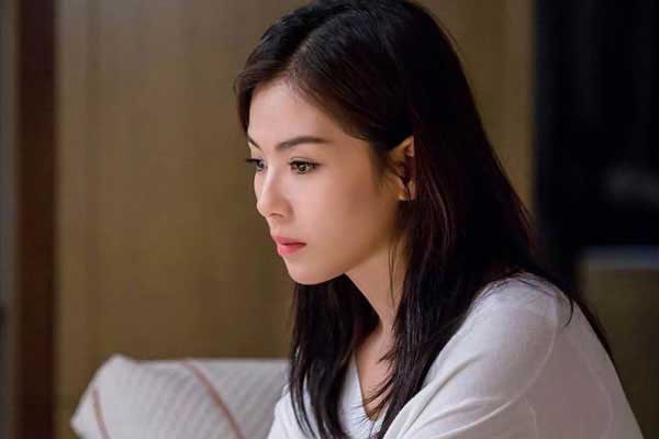 Kết hôn với người đàn ông theo đuổi suốt 5 năm, nhưng ngay đêm tân hôn, đọc được tin nhắn của anh tôi mới thấy mình nực cười-1