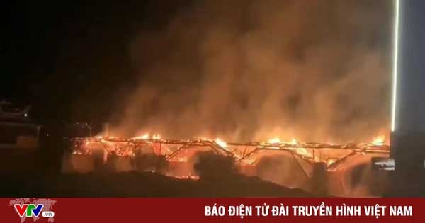 Cháy cầu gỗ 900 năm tuổi dài nhất ở Trung Quốc-1