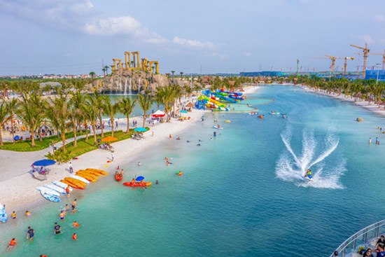 ‘Sốt xình xịch’ lễ hội biển Summer Dream hoành tráng của Vinhomes