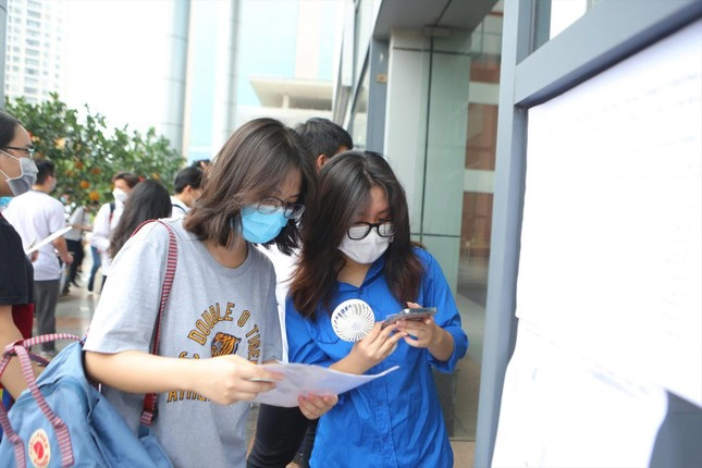 Học phí đại học tăng kịch trần: Áp lực dồn lên vai sinh viên-1