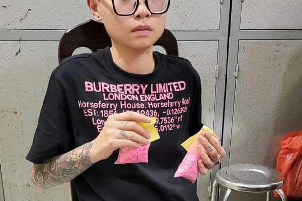 Phát hiện đôi nam nữ mang theo gần 400 viên ma tuý tổng hợp-2