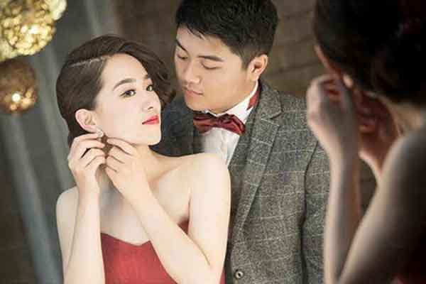 Thư ký trẻ đẹp chia tay mối tình đầu, sếp cảm thông nên đưa vào khách sạn để... an ủi-1