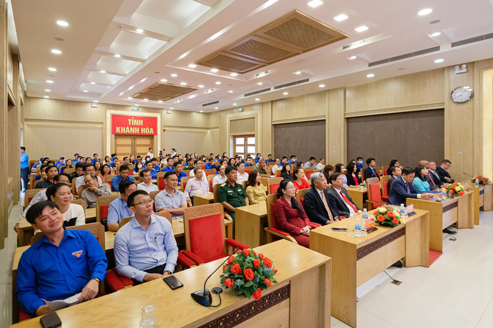 Triển khai Chương trình ‘Người dân Khánh Hòa nói tiếng Anh’-2