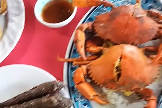 Phạt 7,5 triệu đồng nữ du khách đăng clip tố 'ăn cua Cà Mau bị chặt chém’