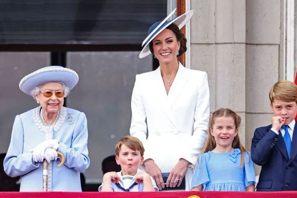 Cách Công nương Kate định vị bản thân ở hoàng gia: Từ một người mờ nhạt thành ngôi sao sáng chói-3