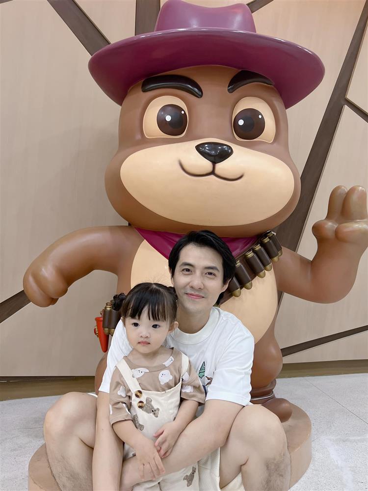 Đông Nhi thừa nhận dùng cách quá ác để cai sữa cho con, thế nhưng hành động của Winnie lại khiến mẹ bất ngờ, xúc động-3