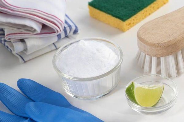 Dùng nước rửa chén với nước lã làm sạch hộp nhựa dính dầu mỡ là dại: Thêm 1 thứ này hộp nhựa sạch bong-3