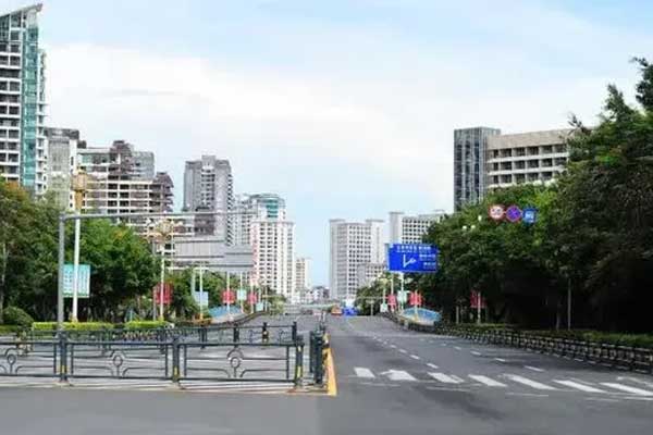 Trung Quốc phong tỏa các thành phố du lịch do COVID-19-1