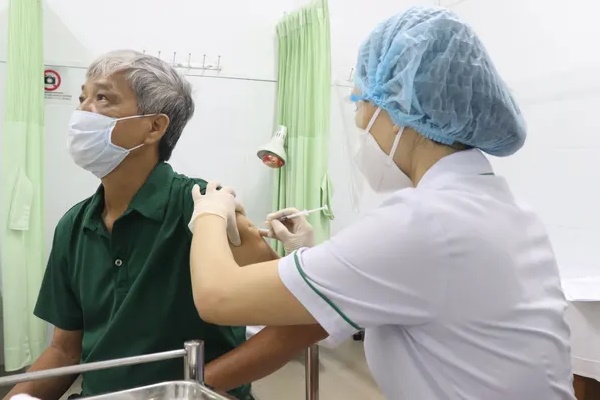 Những ai dễ mắc cúm, cần tiêm phòng cúm ngay lúc này?-3