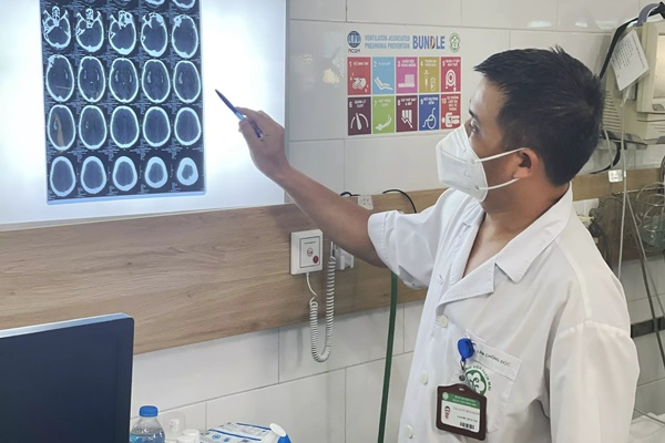 Tổn thương não, tử vong sau chầu rượu ‘độc’: Làm sao phân biệt rượu chứa Methanol?-1