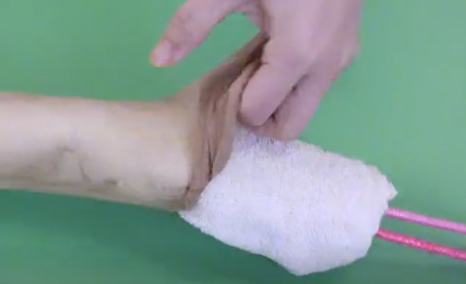 Đeo một chiếc tất vào móc áo có tác dụng bất ngờ, ai cũng nhanh chóng dùng thử-5