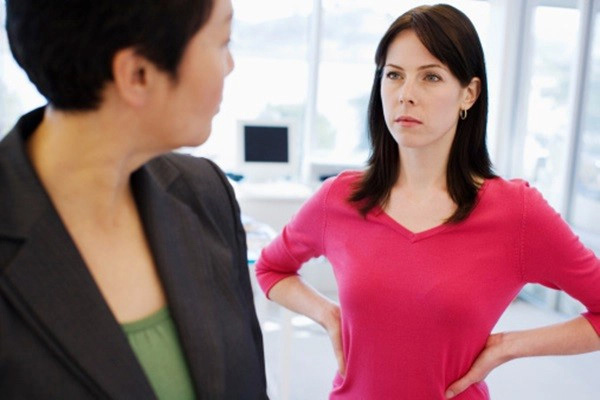 Sinh nở được yêu chiều nên vợ tôi sinh hư, những lời cô ấy nói với mẹ chồng khiến tôi ngỡ ngàng giận dữ-1