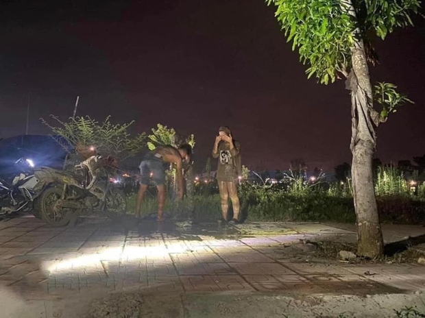 Đang yên lành, cặp đôi lao xuống cày ruộng giữa đêm với bộ dạng gây ngao ngán-6