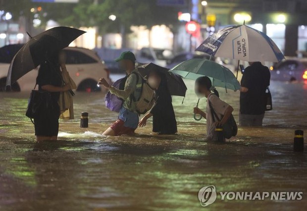 Hàn Quốc: Mưa lớn kỷ lục ở Seoul khiến 7 người thiệt mạng-1