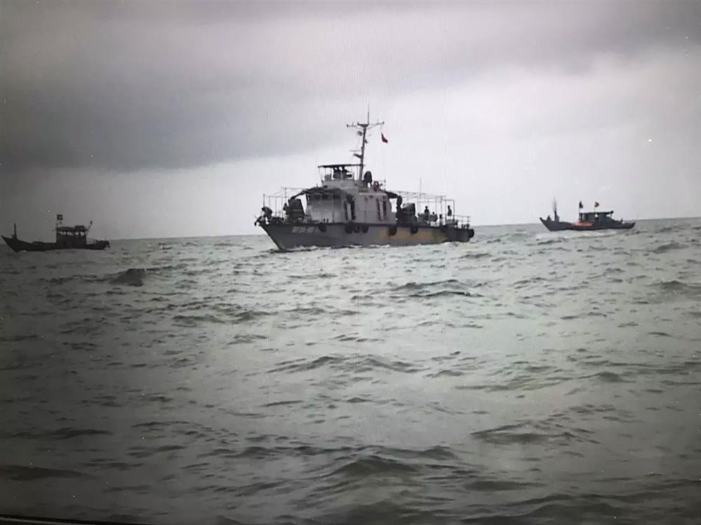 5 ngư dân Hà Tĩnh mất liên lạc trên biển đã vào bờ an toàn-1