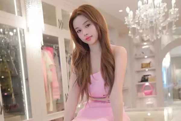 Bức ảnh những cô gái trong lớp học trở thành quý tộc vén màn câu hỏi: Vượt lên giai cấp hay chỉ là sự gượng ép hòa nhập?-7