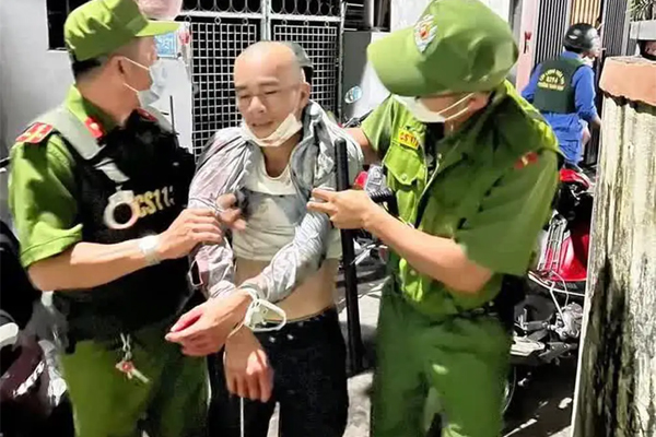 Cựu Chủ tịch Trung tâm hỗ trợ người nghèo lừa người nghèo lĩnh án chung thân-2