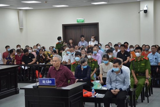 Cựu Chủ tịch Trung tâm hỗ trợ người nghèo lừa người nghèo lĩnh án chung thân