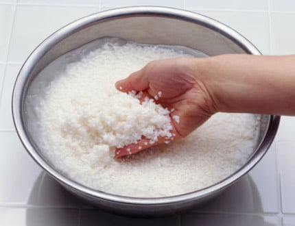 Cách ngâm gạo nấu xôi ngon, dẻo, nhanh mềm: Hóa ra chỉ cần thêm 1 thứ này vào ngâm-3