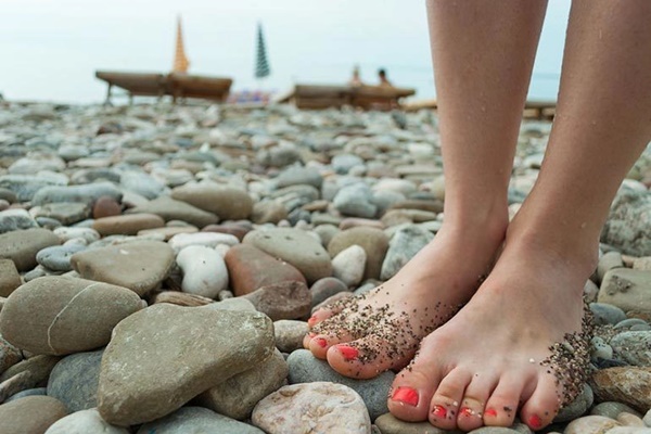 4 lý do bạn không nên đi chân đất ngay cả khi đang ở trong nhà-3