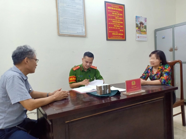 Ra vườn chụp ảnh nhặt được túi tiền 200 triệu, người phụ nữ trả lại cho người đánh rơi-2