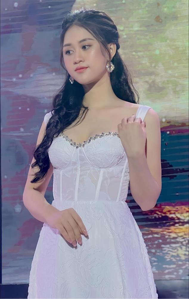 Hot girl, hot boy kẹo kéo gây sốt khi tham gia chương trình truyền hình-3