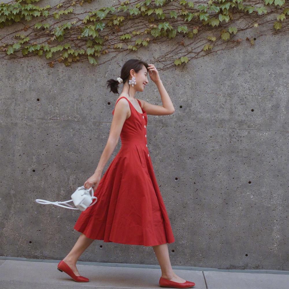 Mặc váy thì đi giày gì? 5 gợi ý giúp tôn dáng và không làm mất vẻ nữ tính-11