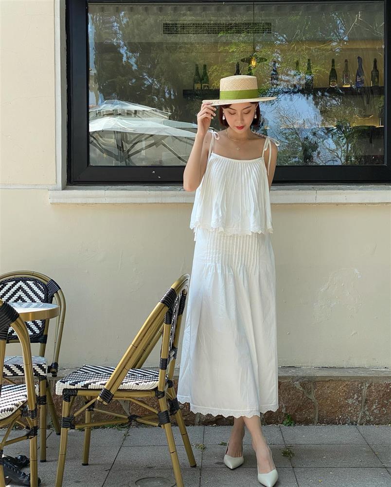 Mặc váy thì đi giày gì? 5 gợi ý giúp tôn dáng và không làm mất vẻ nữ tính-14