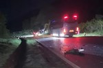 Hà Nội: Ô tô con biến dạng sau tai nạn liên hoàn trên cầu Thanh Trì-5