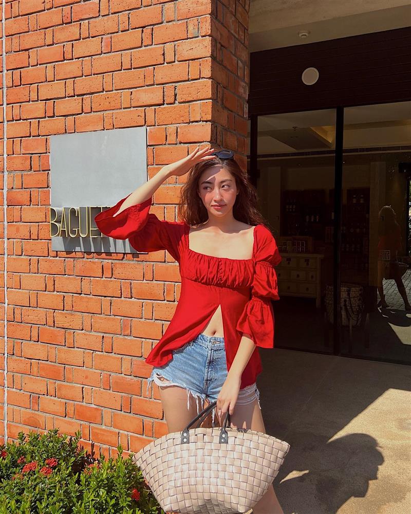 Nàng hậu tiết kiệm nhất Vbiz hẳn là Lương Thùy Linh khi rất chăm diện lại đồ cũ-1