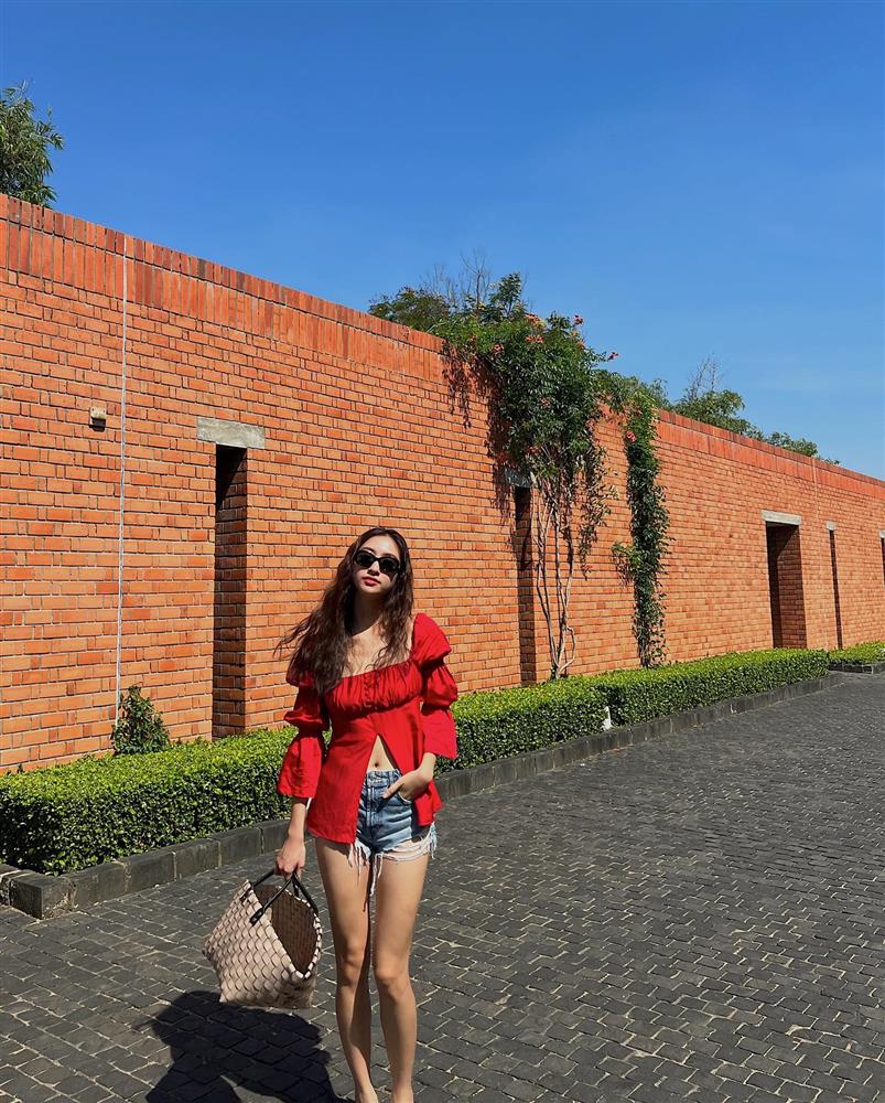 Nàng hậu tiết kiệm nhất Vbiz hẳn là Lương Thùy Linh khi rất chăm diện lại đồ cũ-2