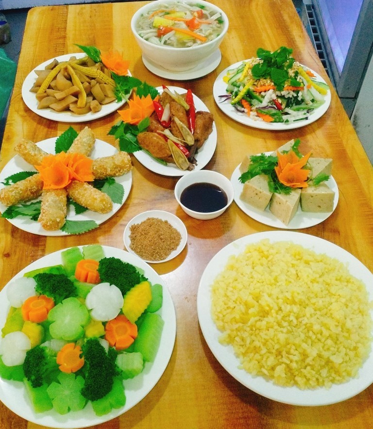 Mâm cỗ cúng rằm tháng Bảy giá từ non triệu giao tận nhà hút khách-2