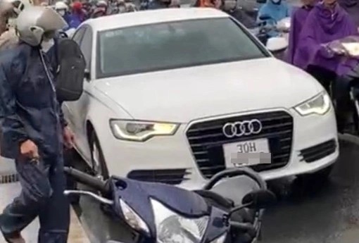 Thi thể người đàn ông dưới chân cầu Nhật Tân và xe Audi A6 bị bỏ lại-1