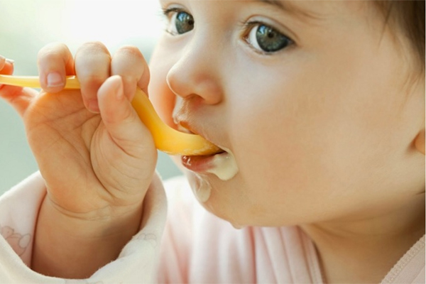 Có nên cho trẻ sơ sinh nằm nôi điện? Lưu ý cho trẻ nằm nôi điện-5