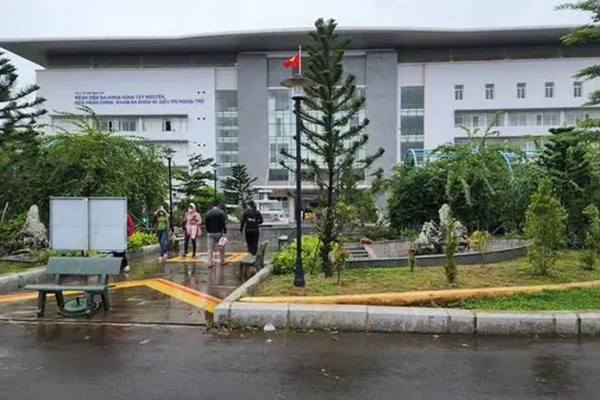 Bác sĩ yêu cầu người nhà bệnh nhân đi mua… dao mổ ở ngoài!-1