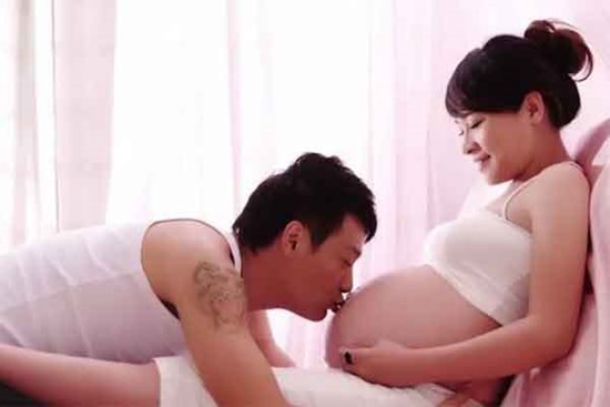 Chồng khuyên vợ về ngoại ở cữ, phản ứng của vợ khiến chồng kinh ngạc
