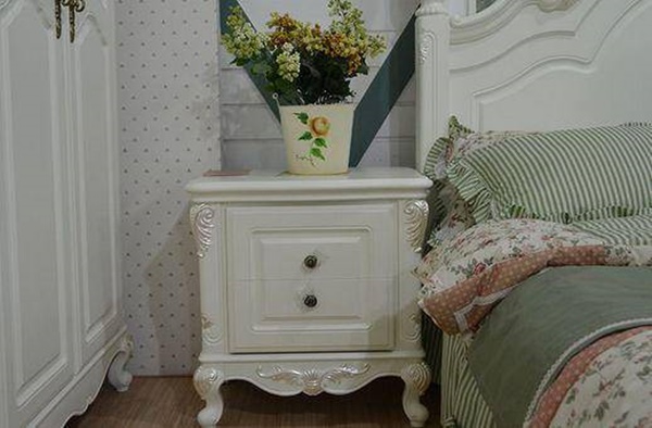 Có một số vật dụng không nên để trên kệ đầu giường, nếu không sẽ dễ hủy hoại tình cảm vợ chồng, sức khỏe đi xuống-2