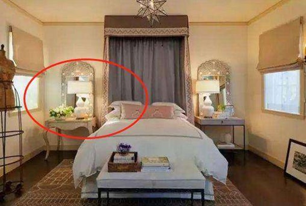 Có một số vật dụng không nên để trên kệ đầu giường, nếu không sẽ dễ hủy hoại tình cảm vợ chồng, sức khỏe đi xuống-3